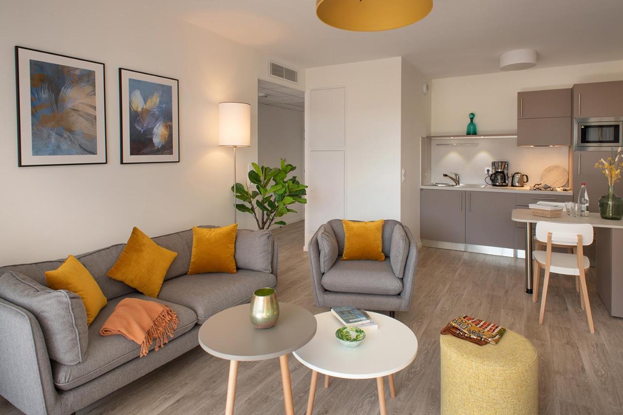 Residence Services Seniors Domitys Les Eaux Vives 디뉴레뱅 외부 사진
