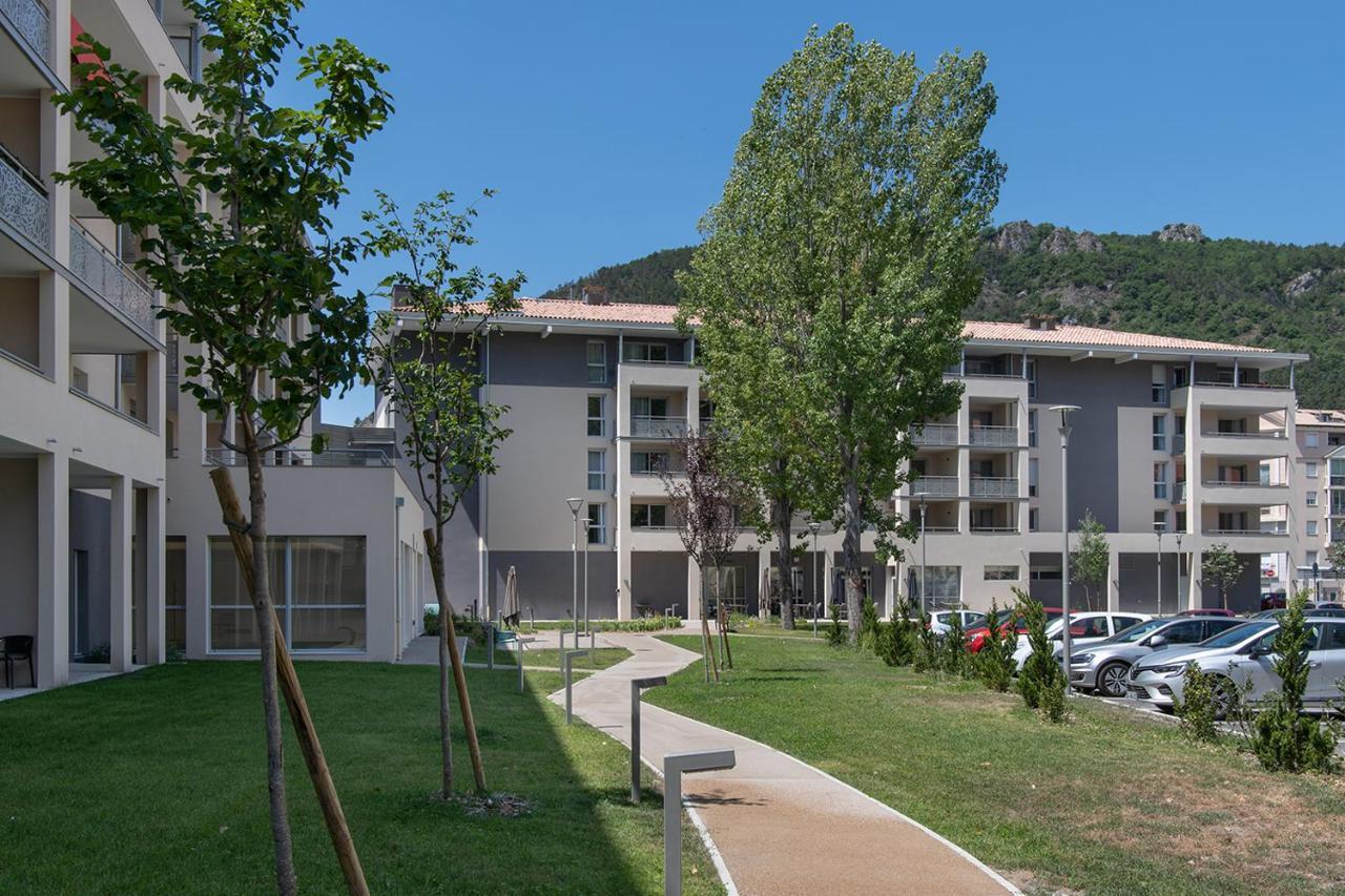 Residence Services Seniors Domitys Les Eaux Vives 디뉴레뱅 외부 사진
