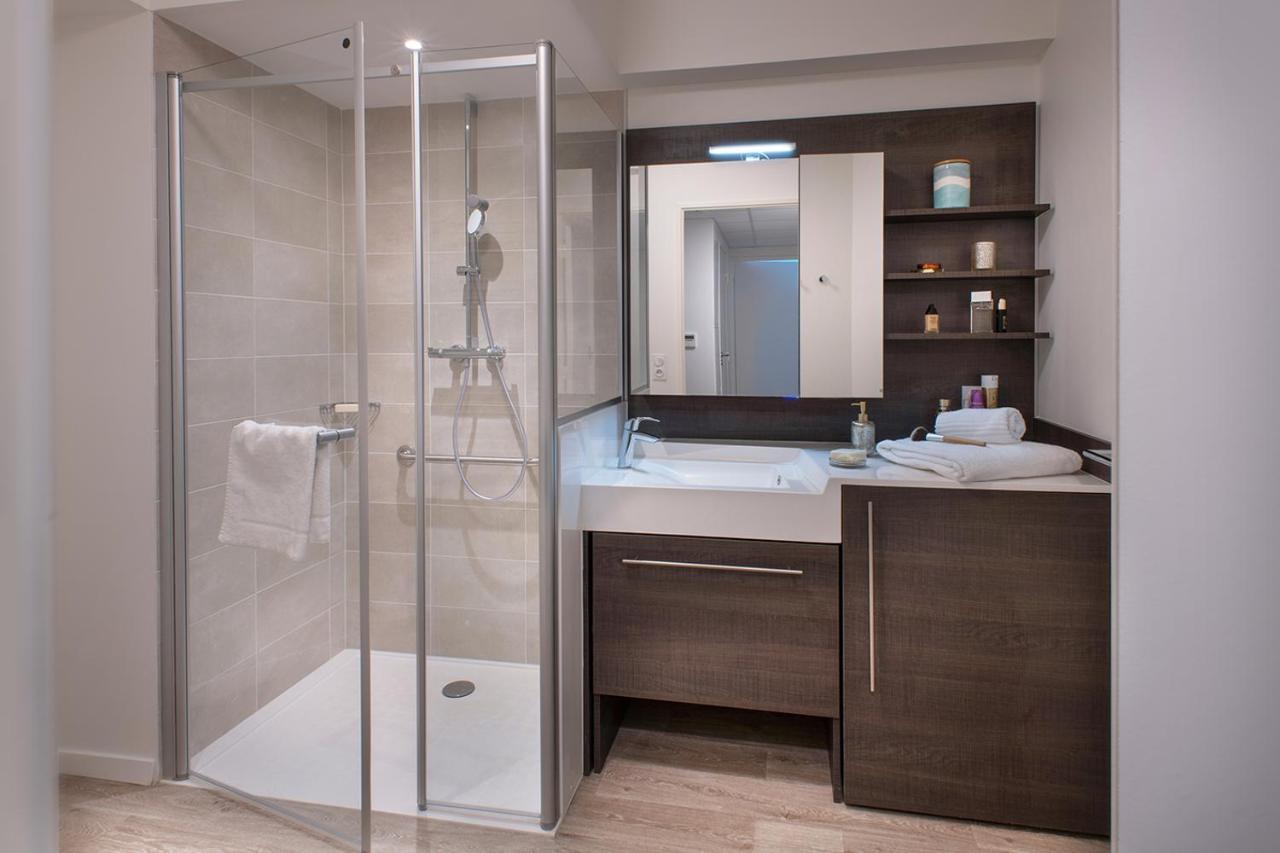 Residence Services Seniors Domitys Les Eaux Vives 디뉴레뱅 외부 사진