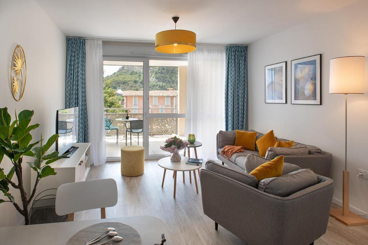 Residence Services Seniors Domitys Les Eaux Vives 디뉴레뱅 외부 사진