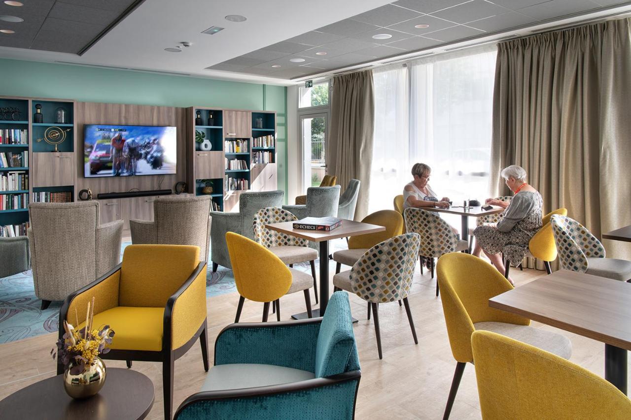 Residence Services Seniors Domitys Les Eaux Vives 디뉴레뱅 외부 사진