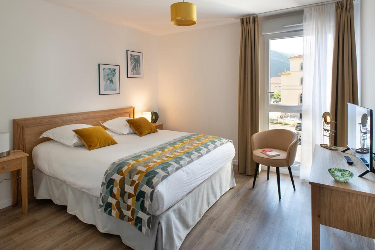 Residence Services Seniors Domitys Les Eaux Vives 디뉴레뱅 외부 사진