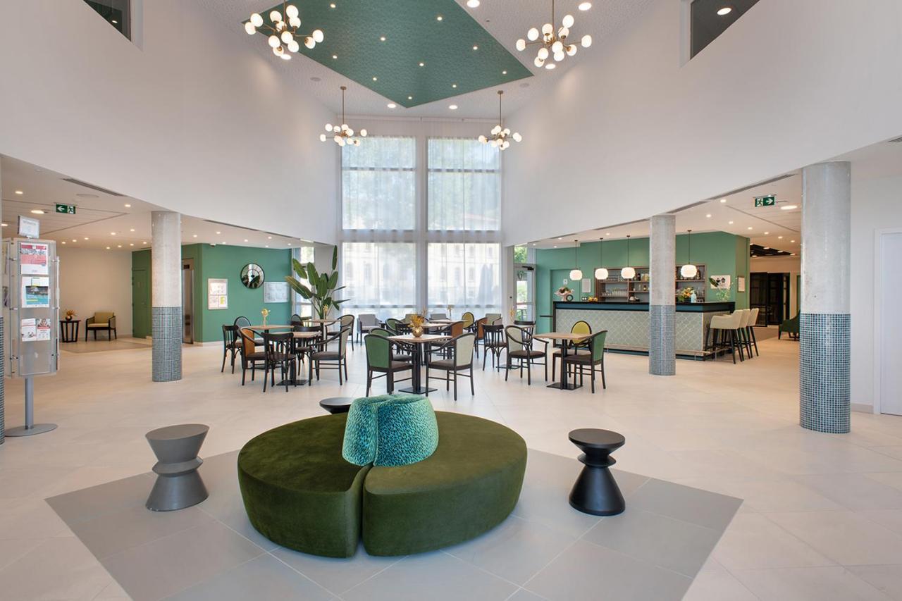 Residence Services Seniors Domitys Les Eaux Vives 디뉴레뱅 외부 사진