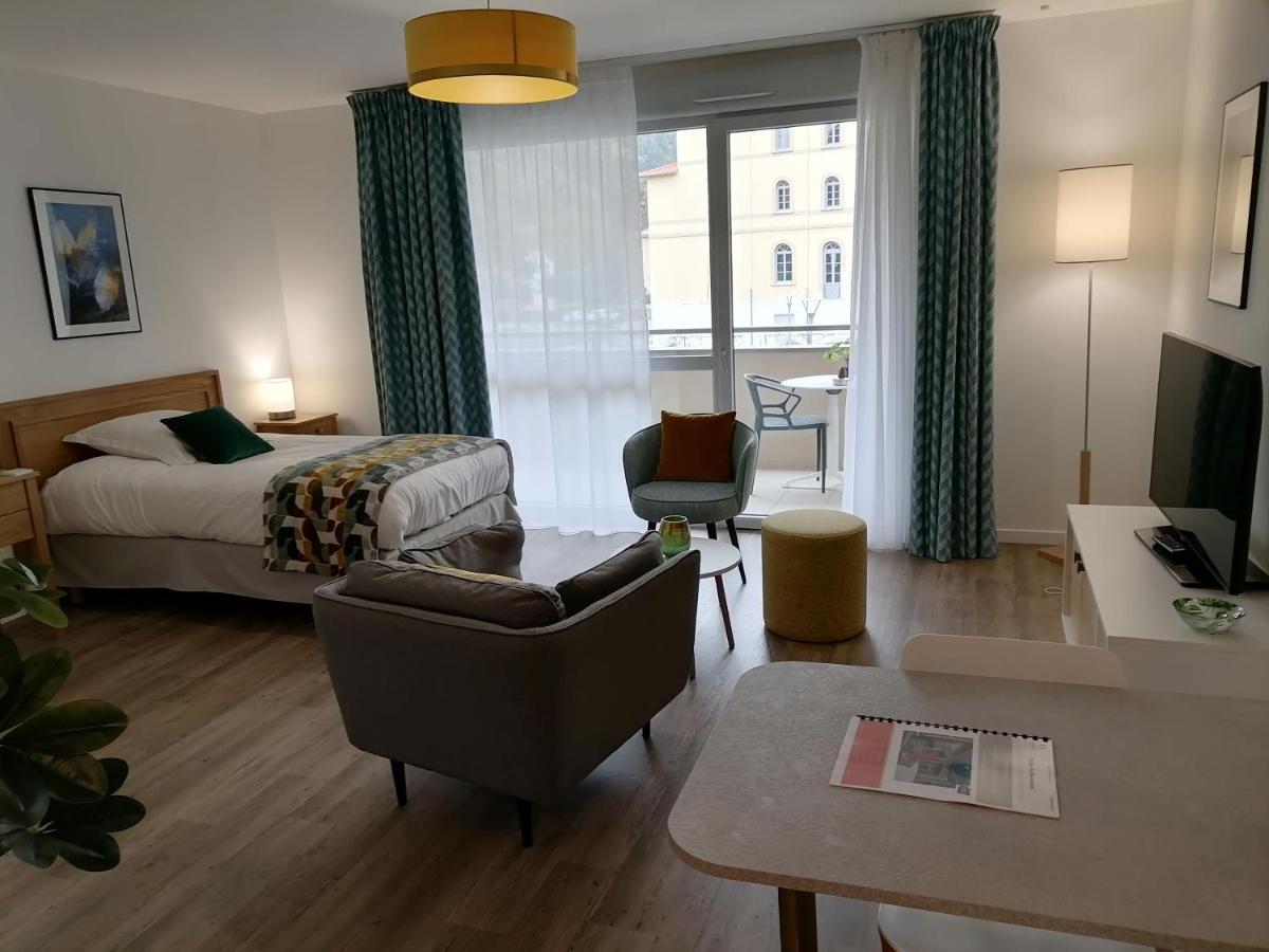 Residence Services Seniors Domitys Les Eaux Vives 디뉴레뱅 외부 사진