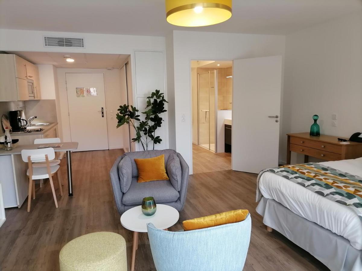 Residence Services Seniors Domitys Les Eaux Vives 디뉴레뱅 외부 사진